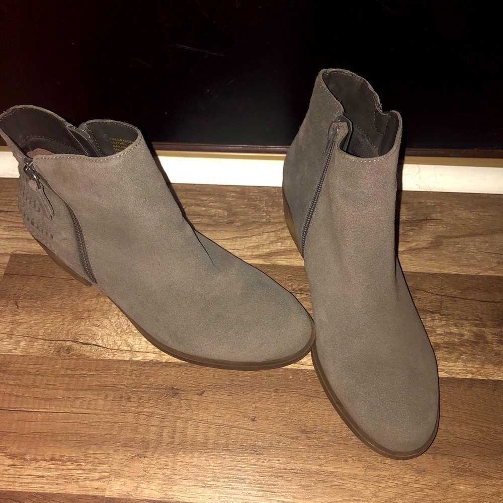 NEW/NEVER WORN KENSIE BOOTIES